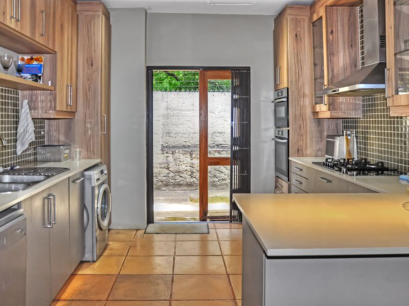 Family Home in Sought After Paulshof! - Photo 5