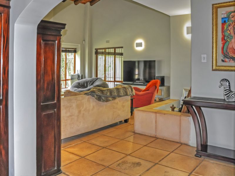 Family Home in Sought After Paulshof! - Photo 6