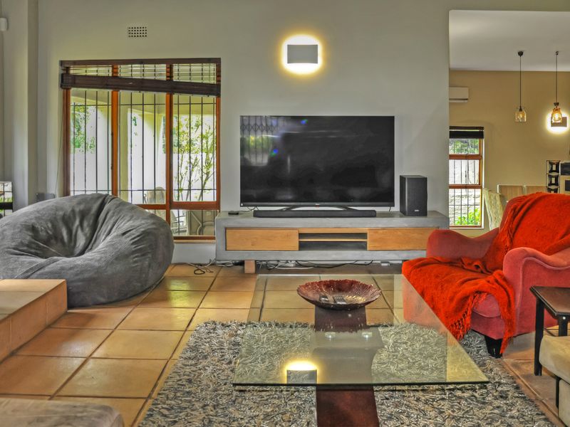Family Home in Sought After Paulshof! - Photo 8