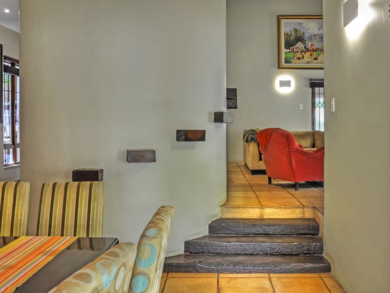 Family Home in Sought After Paulshof! - Photo 10