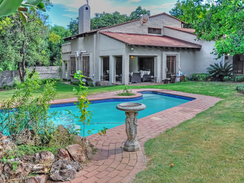 Family Home in Sought After Paulshof! - Photo 1