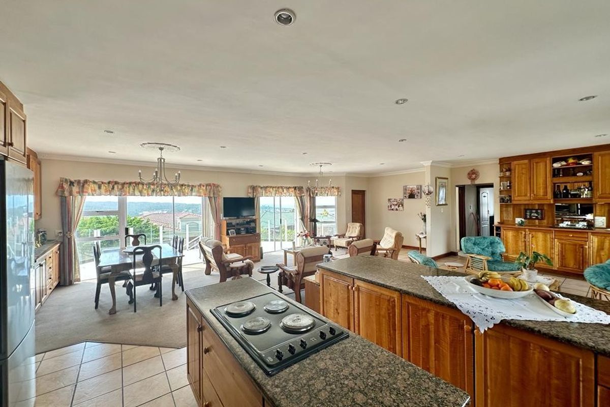 Spacious Coastal Residence with Flatlet & Sea Views - Photo 4