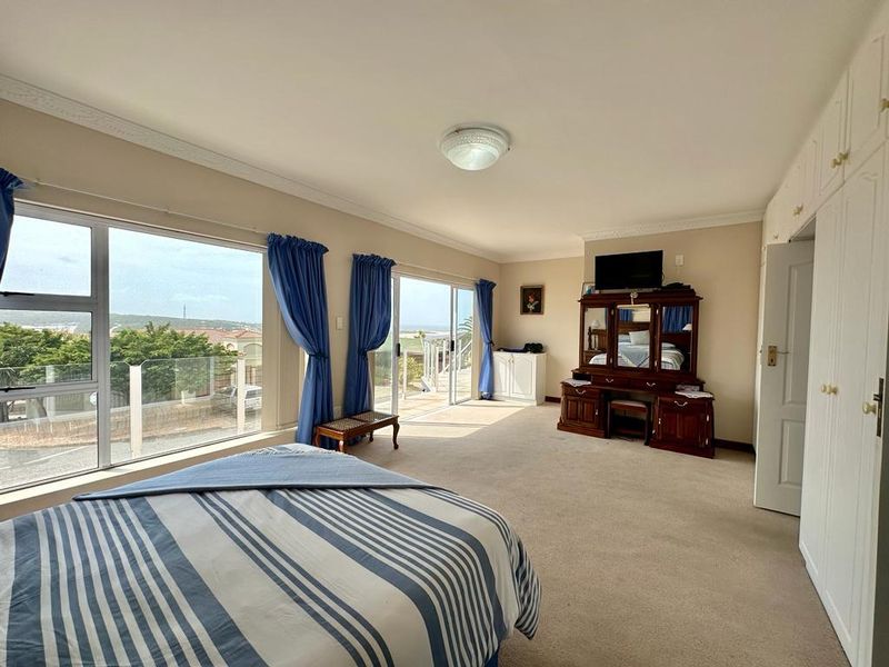 Spacious Coastal Residence with Flatlet & Sea Views - Photo 7