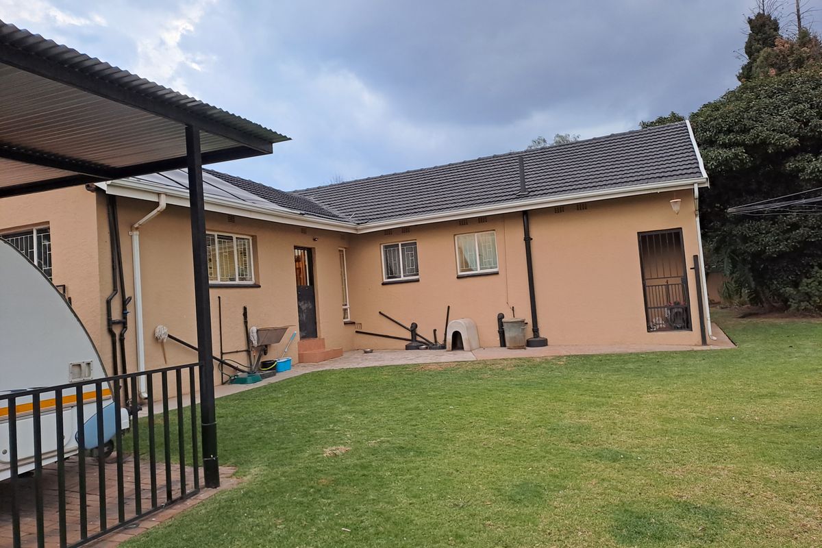 Immaculate move in ready house - Photo 3