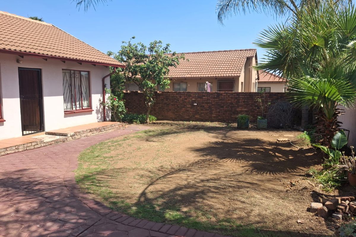 Move-in ready, full of potential — Your next home is calling! - Photo 4