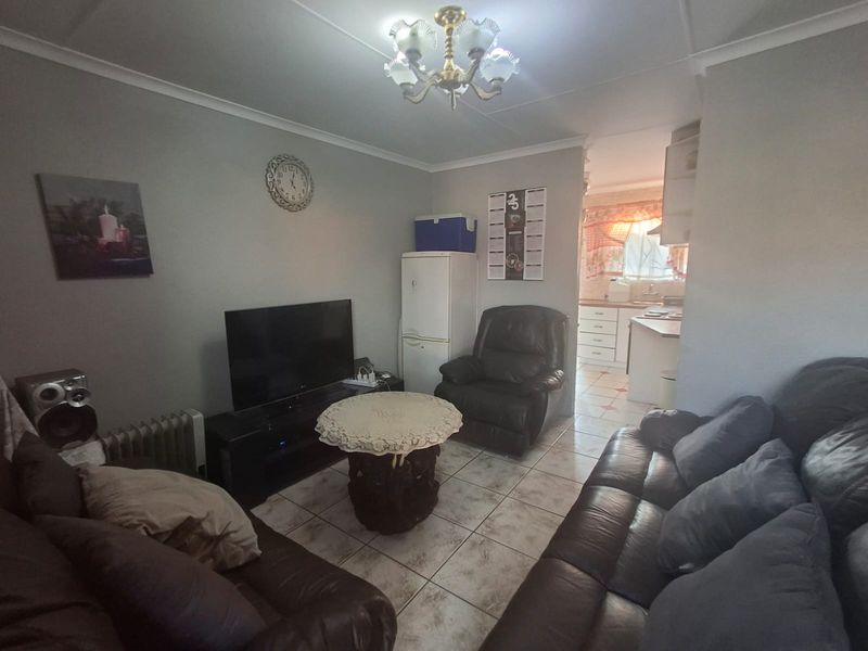 Move-in ready, full of potential — Your next home is calling! - Photo 9