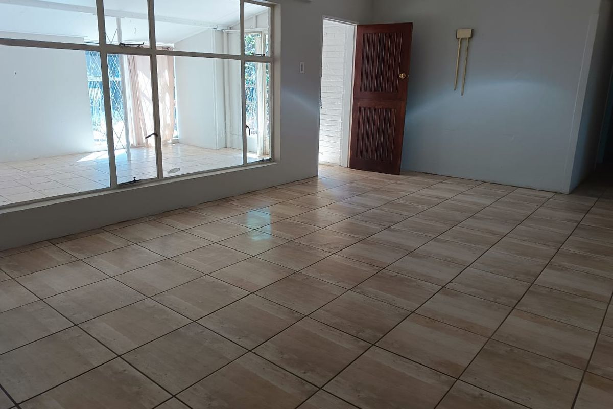 Spacious Family Home with Flat – Comfort, Space & Versatility in Parys! - Photo 2