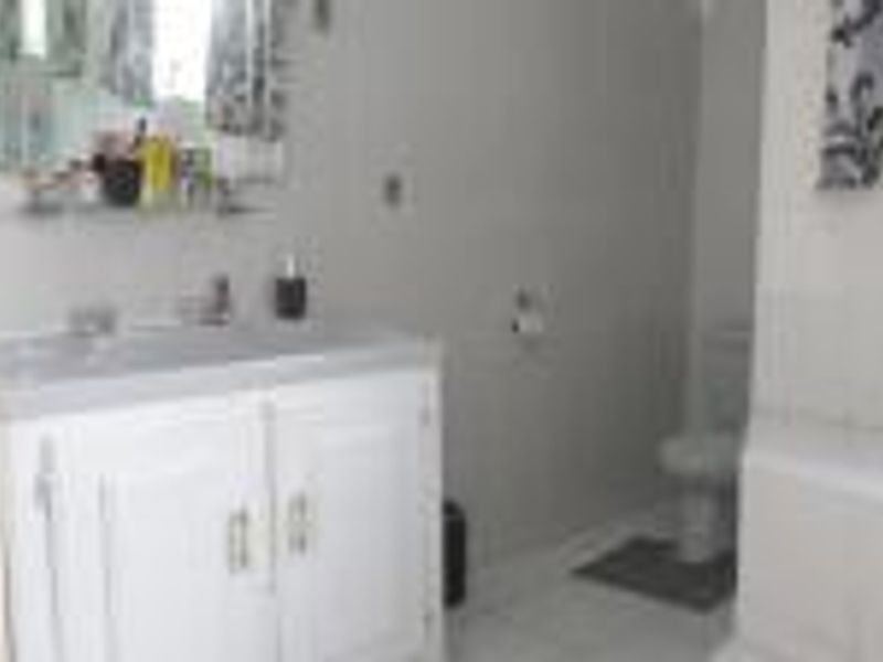 Spacious Family Home with Flatlet & Pool - Photo 10