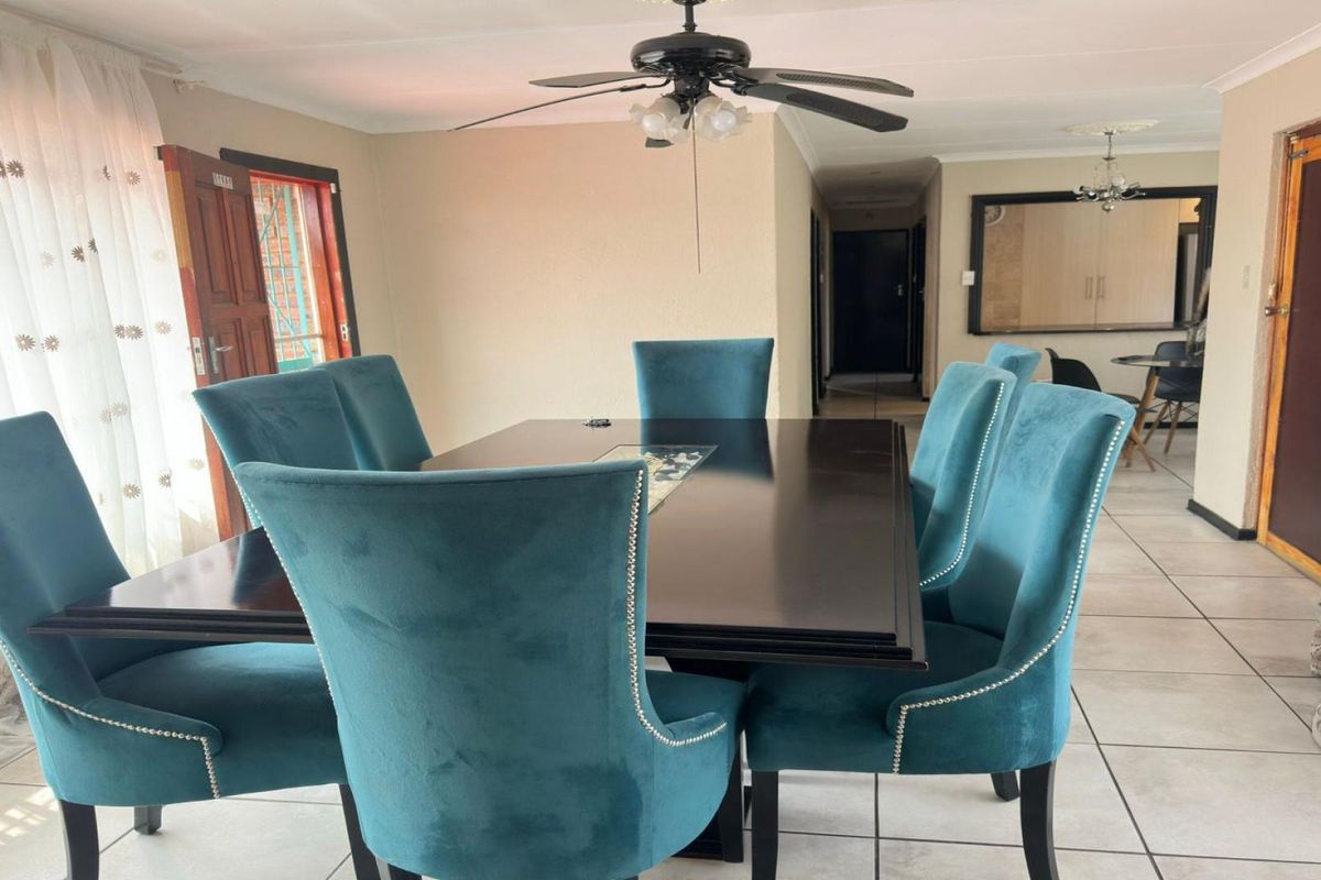 Spacious Family Home with Flatlet & Pool - Photo 3