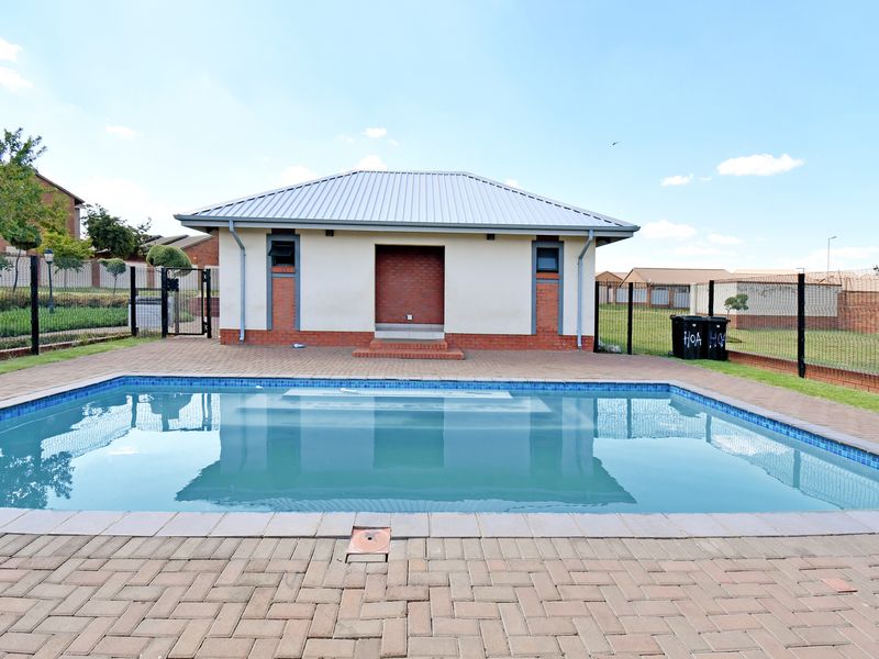 Modern and Stylish 2-Bedroom, 1 Full Bathroom, Ground floor Apartment for Sale - Photo 2