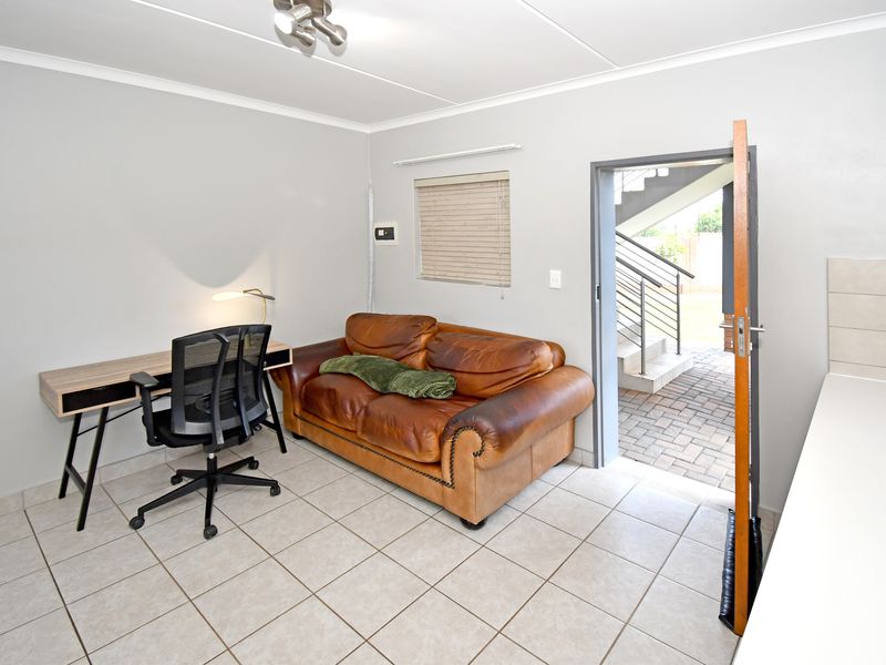 Modern and Stylish 2-Bedroom, 1 Full Bathroom, Ground floor Apartment for Sale - Photo 9