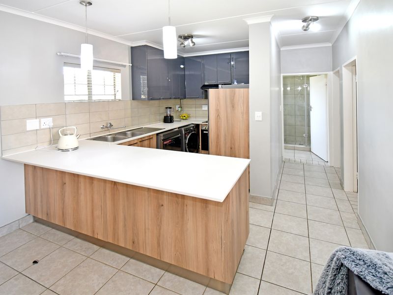 Modern and Stylish 2-Bedroom, 1 Full Bathroom, Ground floor Apartment for Sale - Photo 3