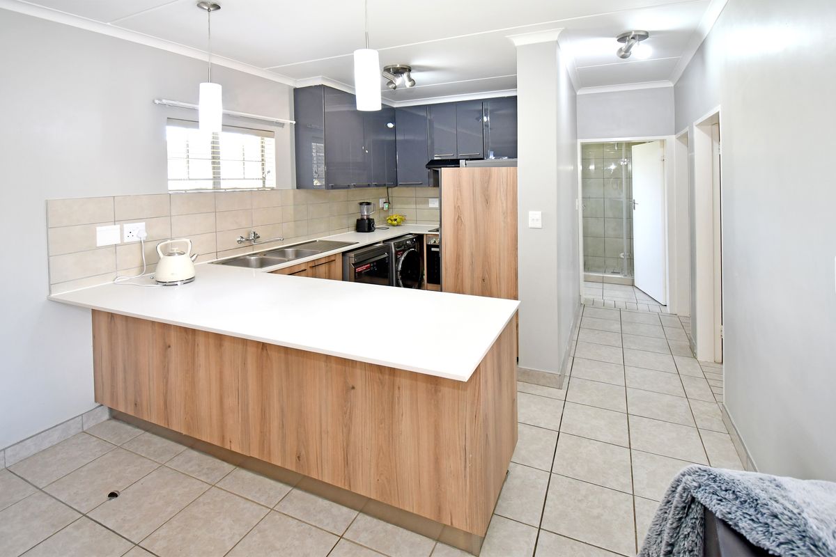 Modern and Stylish 2-Bedroom, 1 Full Bathroom, Ground floor Apartment for Sale - Photo 3