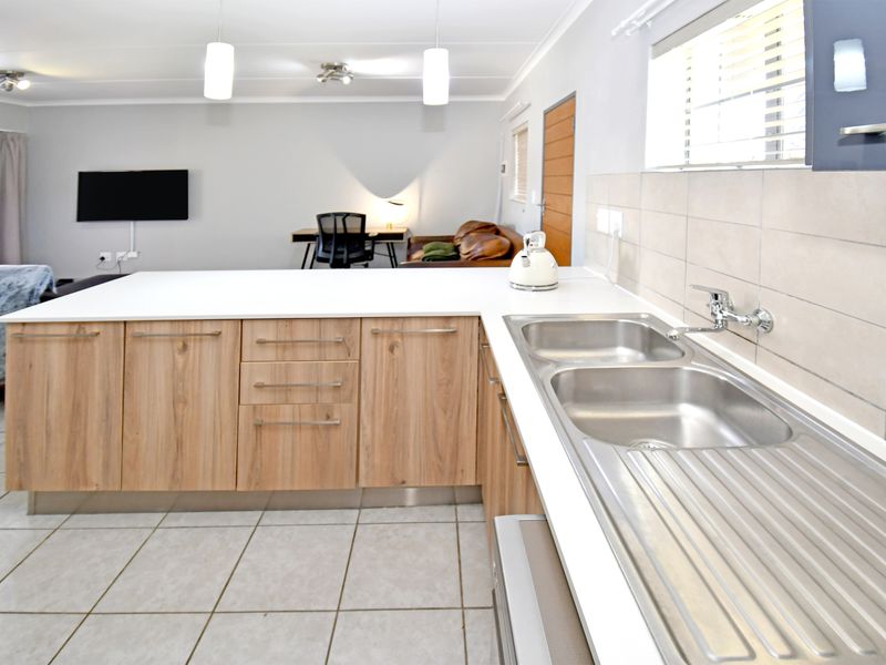 Modern and Stylish 2-Bedroom, 1 Full Bathroom, Ground floor Apartment for Sale - Photo 6