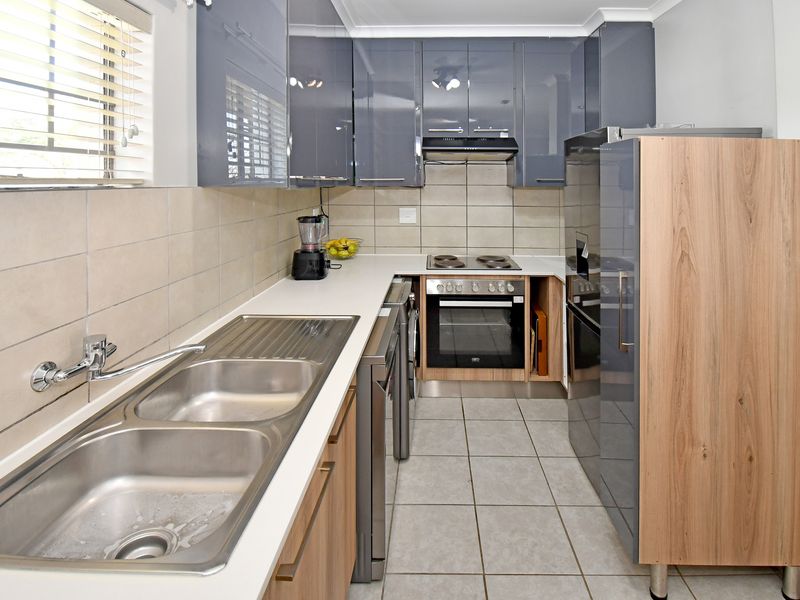 Modern and Stylish 2-Bedroom, 1 Full Bathroom, Ground floor Apartment for Sale - Photo 4