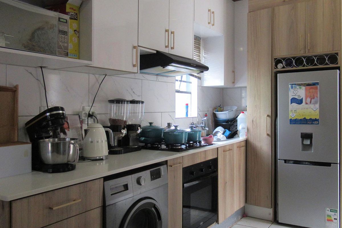 Cozy Comfort in the Heart of South Hills - Photo 4