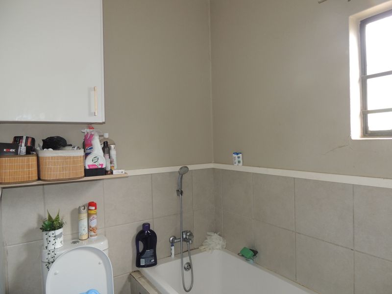 Cozy Comfort in the Heart of South Hills - Photo 7