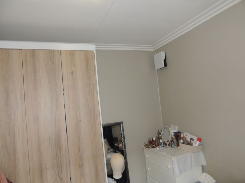 Cozy Comfort in the Heart of South Hills - Photo 6