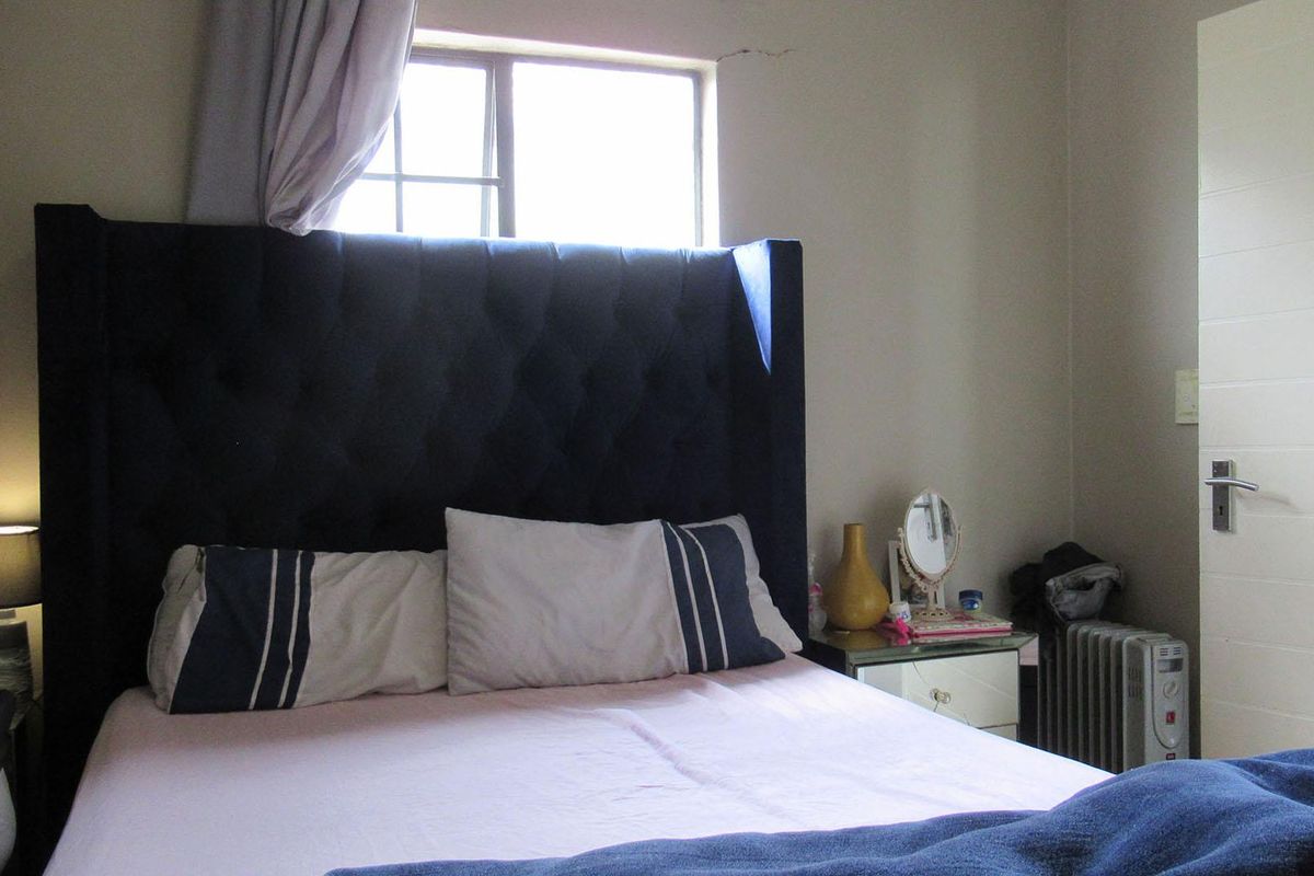 Cozy Comfort in the Heart of South Hills - Photo 5