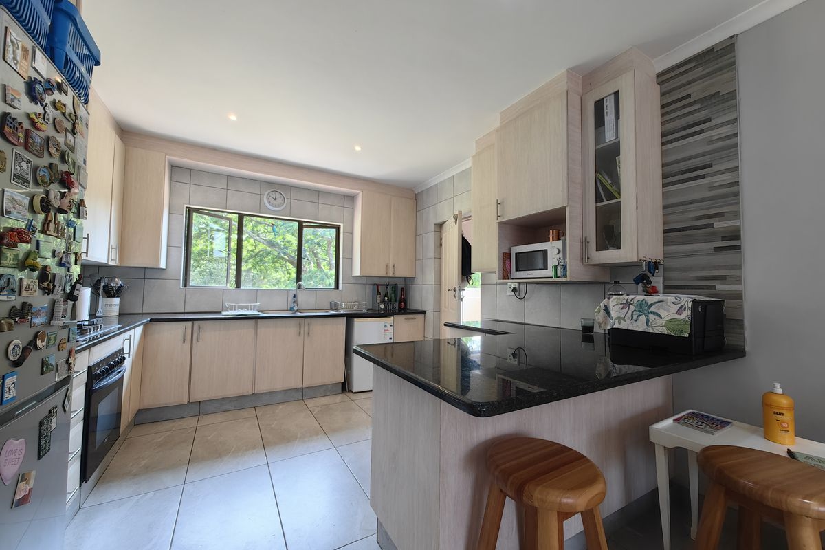 Immaculate Townhouse on Popular Coastal Golf Estate - Photo 5