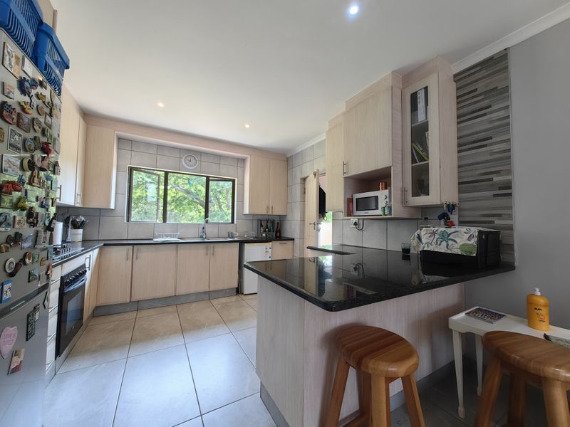 Immaculate Townhouse on Popular Coastal Golf Estate - Photo 5