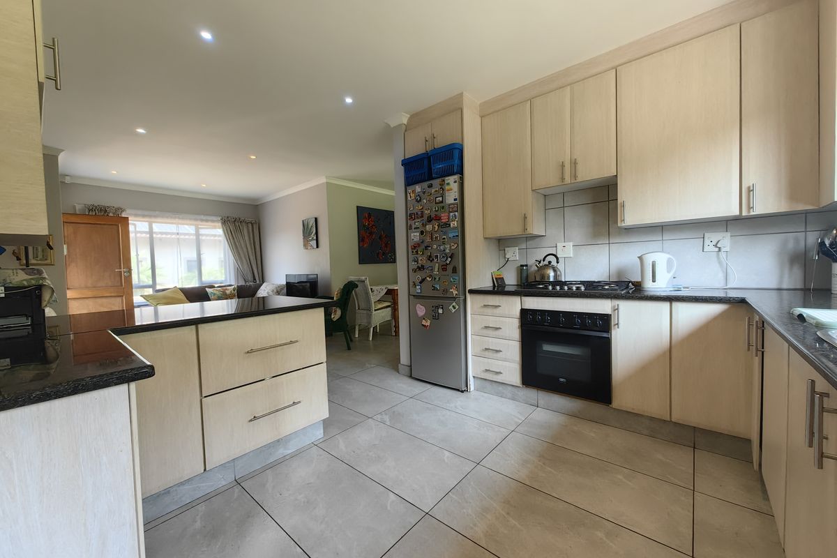 Immaculate Townhouse on Popular Coastal Golf Estate - Photo 3