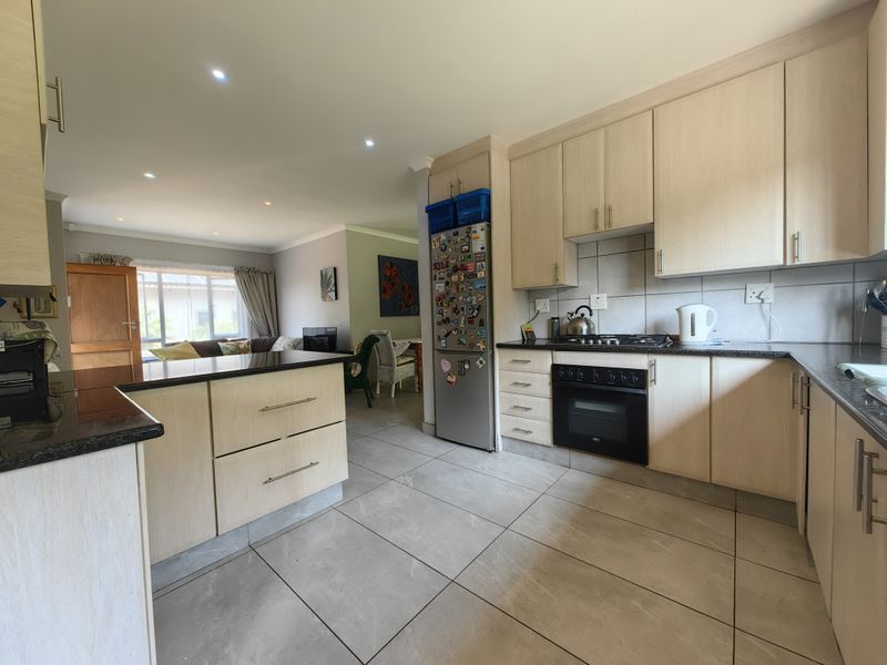 Immaculate Townhouse on Popular Coastal Golf Estate - Photo 3