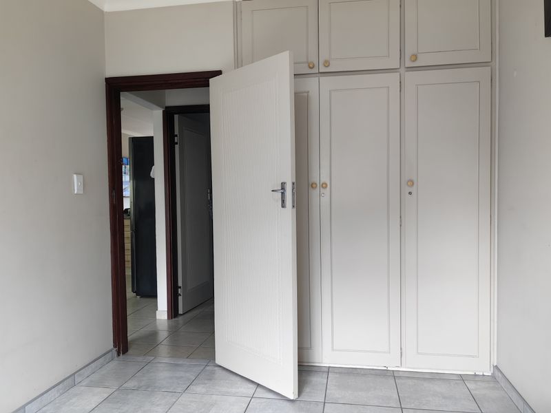 Neat and Central  Upstairs Flat – Scottburgh - Photo 10