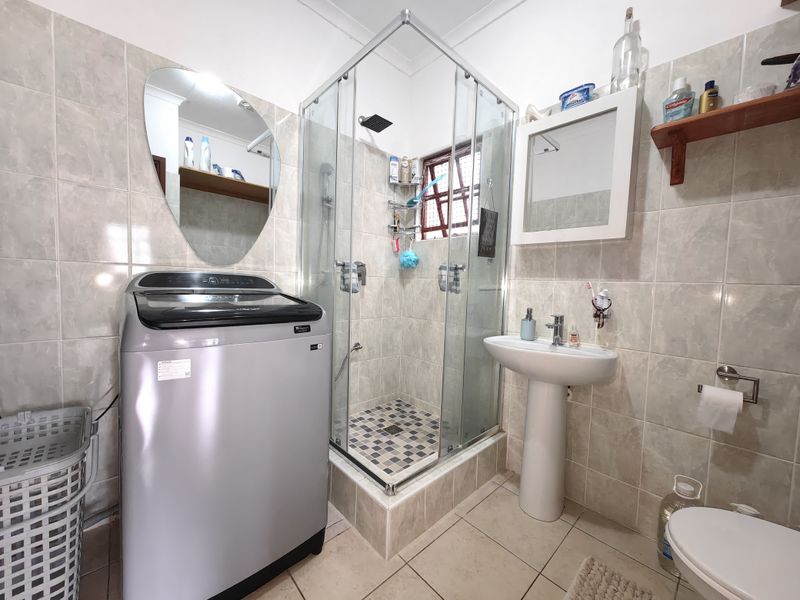 Neat and Central  Upstairs Flat – Scottburgh - Photo 9