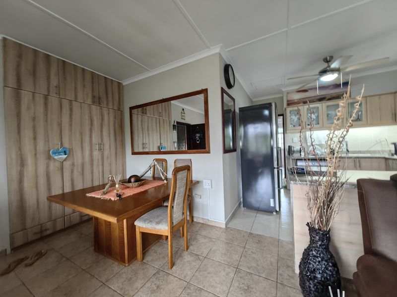 Neat and Central  Upstairs Flat – Scottburgh - Photo 8