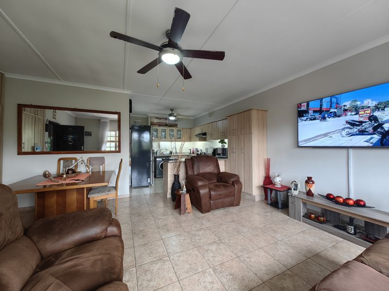 Neat and Central  Upstairs Flat – Scottburgh - Photo 7