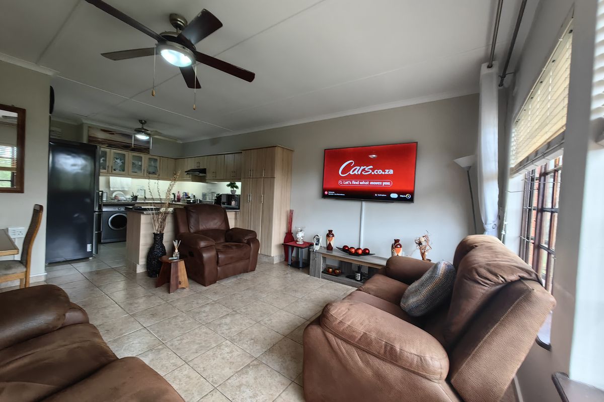 Neat and Central  Upstairs Flat – Scottburgh - Photo 5