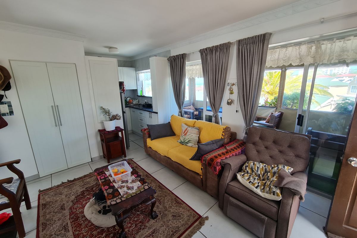 Compact Immaculate Pad in Marina Martinique, Jeffreys Bay - Photo 2