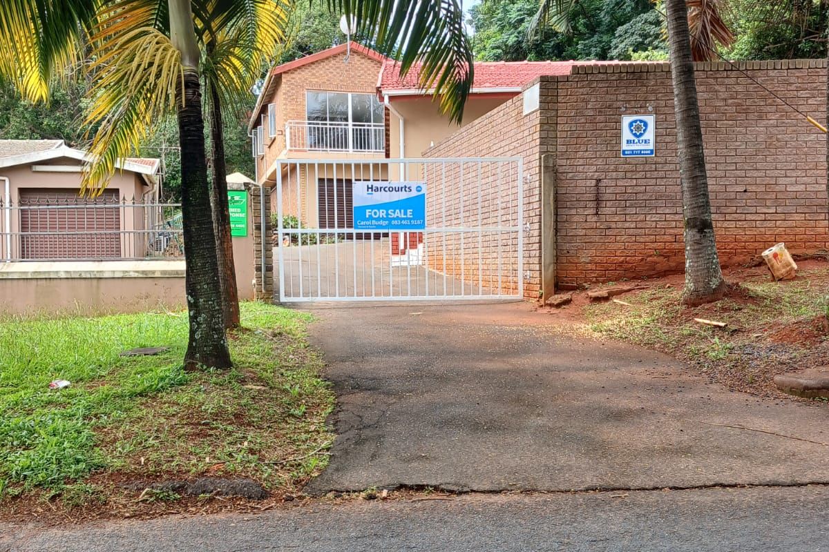 Large 3 bedroom with 2 Cottages and a pool. - Photo 2