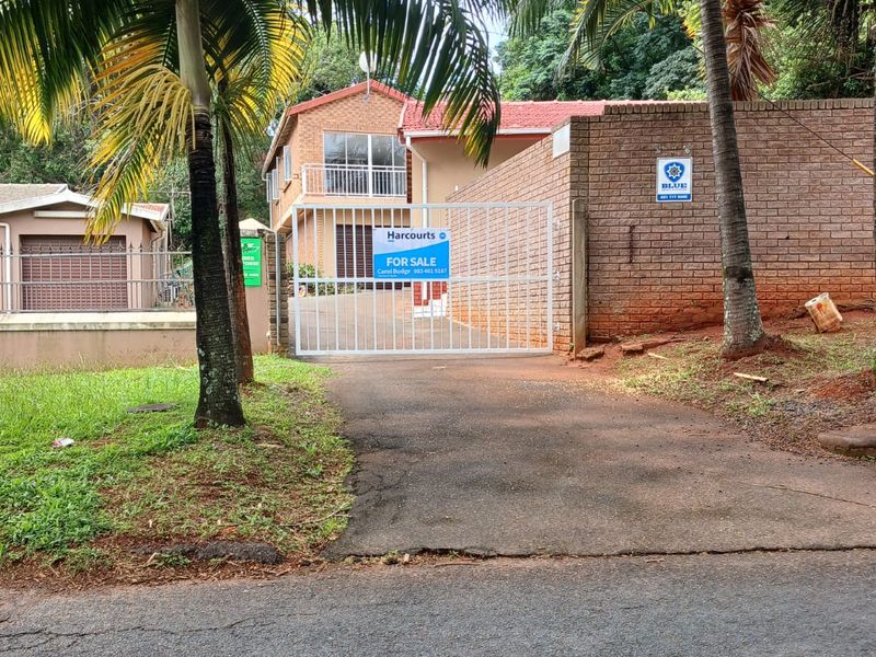 Large 3 bedroom with 2 Cottages and a pool. - Photo 2