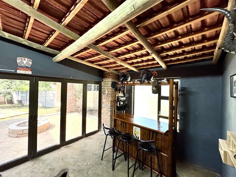 3 Bedroom Family Home with Pool, Borehole & Entertainer’s Patio - Photo 10