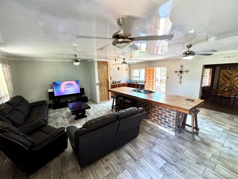 3 Bedroom Family Home with Pool, Borehole & Entertainer’s Patio - Photo 2