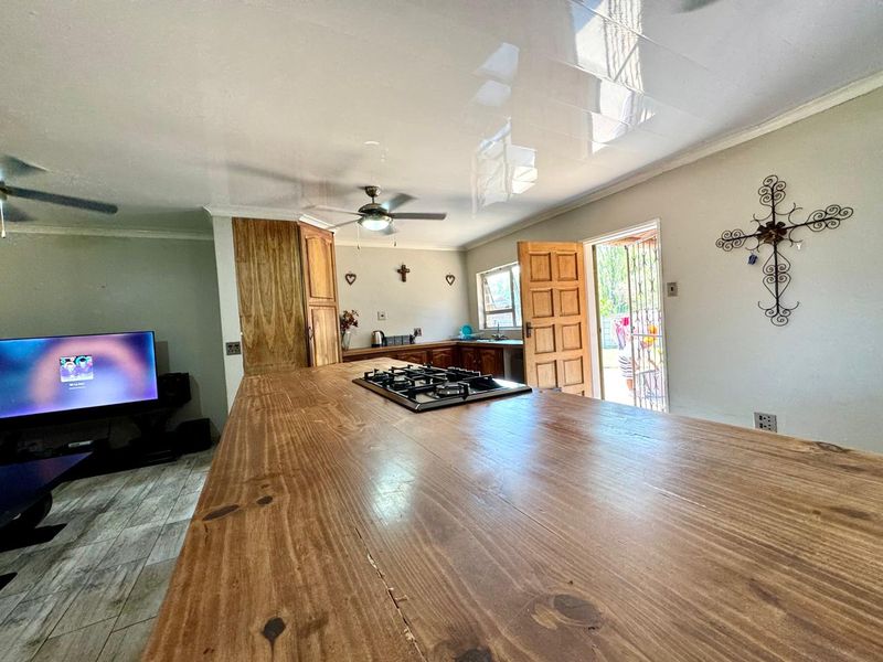 3 Bedroom Family Home with Pool, Borehole & Entertainer’s Patio - Photo 4