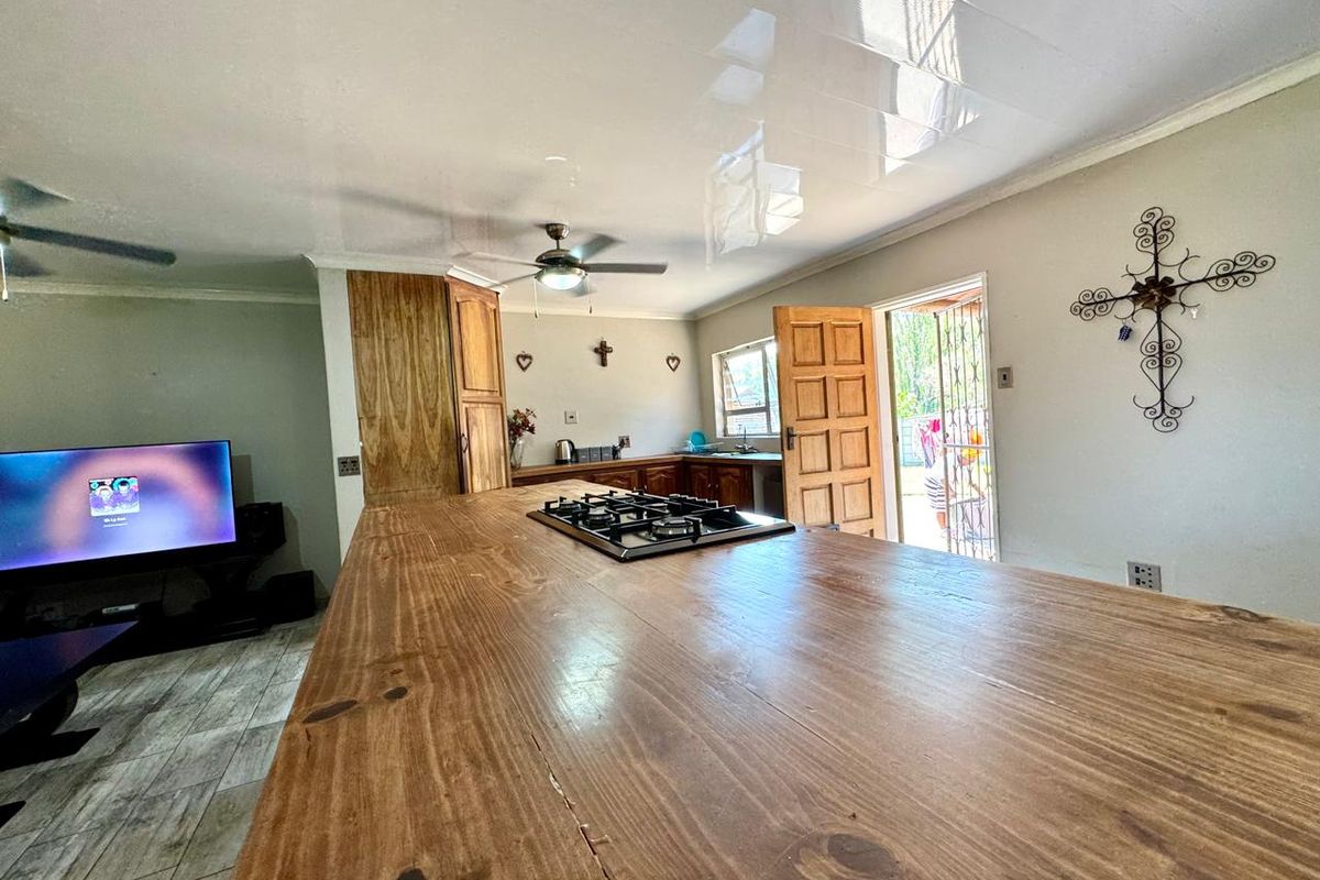 3 Bedroom Family Home with Pool, Borehole & Entertainer’s Patio - Photo 4