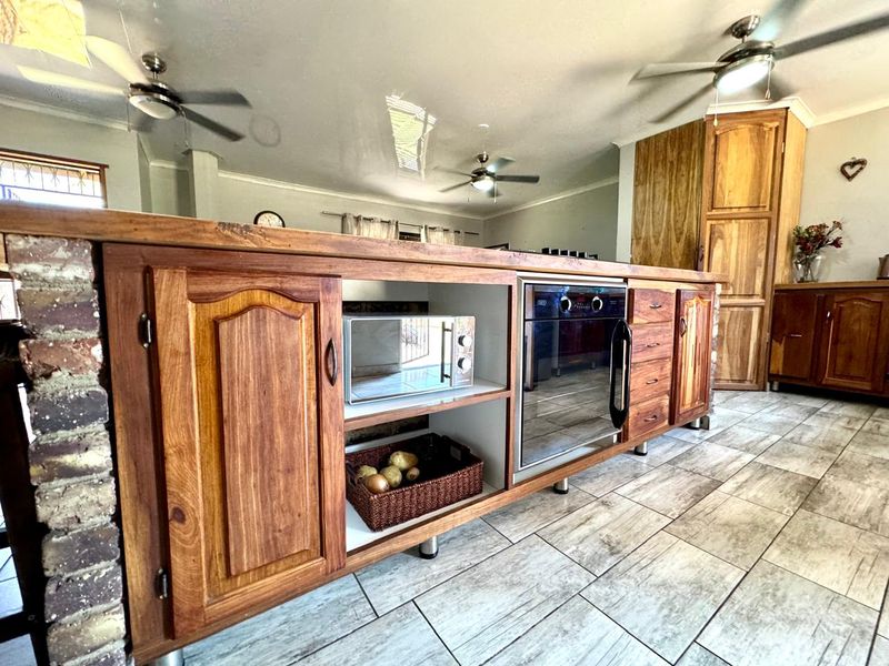 3 Bedroom Family Home with Pool, Borehole & Entertainer’s Patio - Photo 5