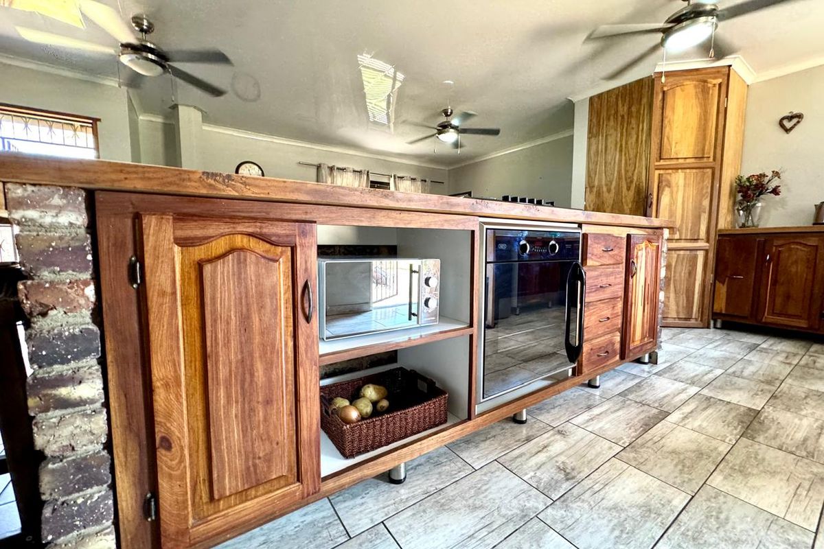 3 Bedroom Family Home with Pool, Borehole & Entertainer’s Patio - Photo 5