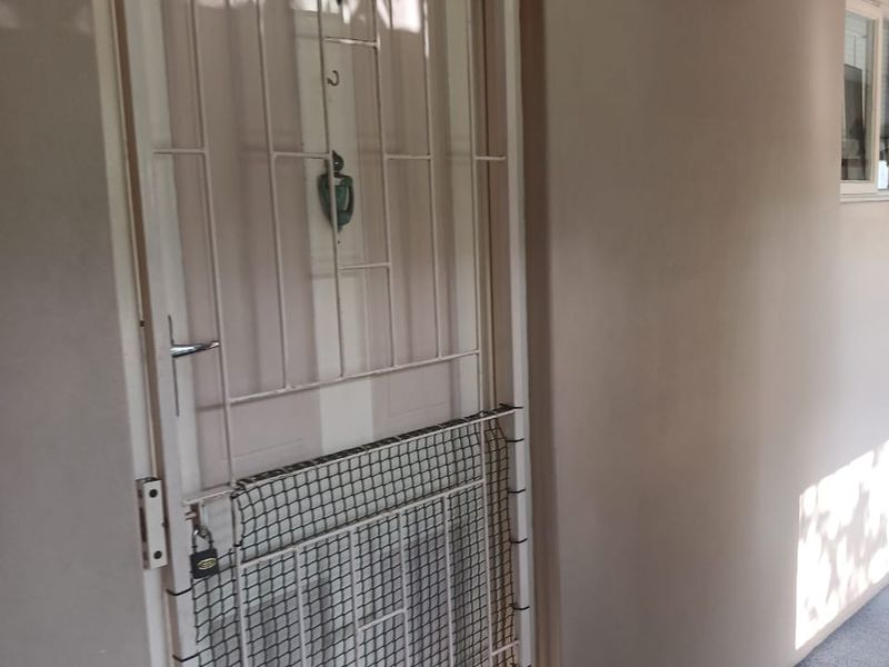 Pet friendly 1 Bedroom Flat R520 000 - Photo 5