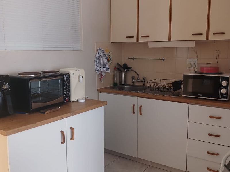 Pet friendly 1 Bedroom Flat R520 000 - Photo 2