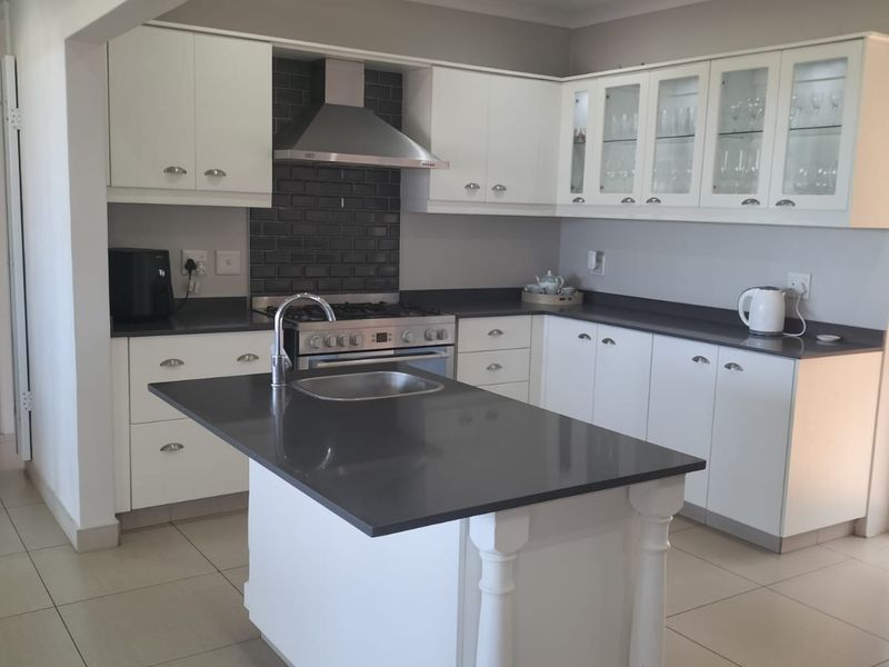 Charming freestanding home in Ballito Central – your sea view retreat awaits! - Photo 6