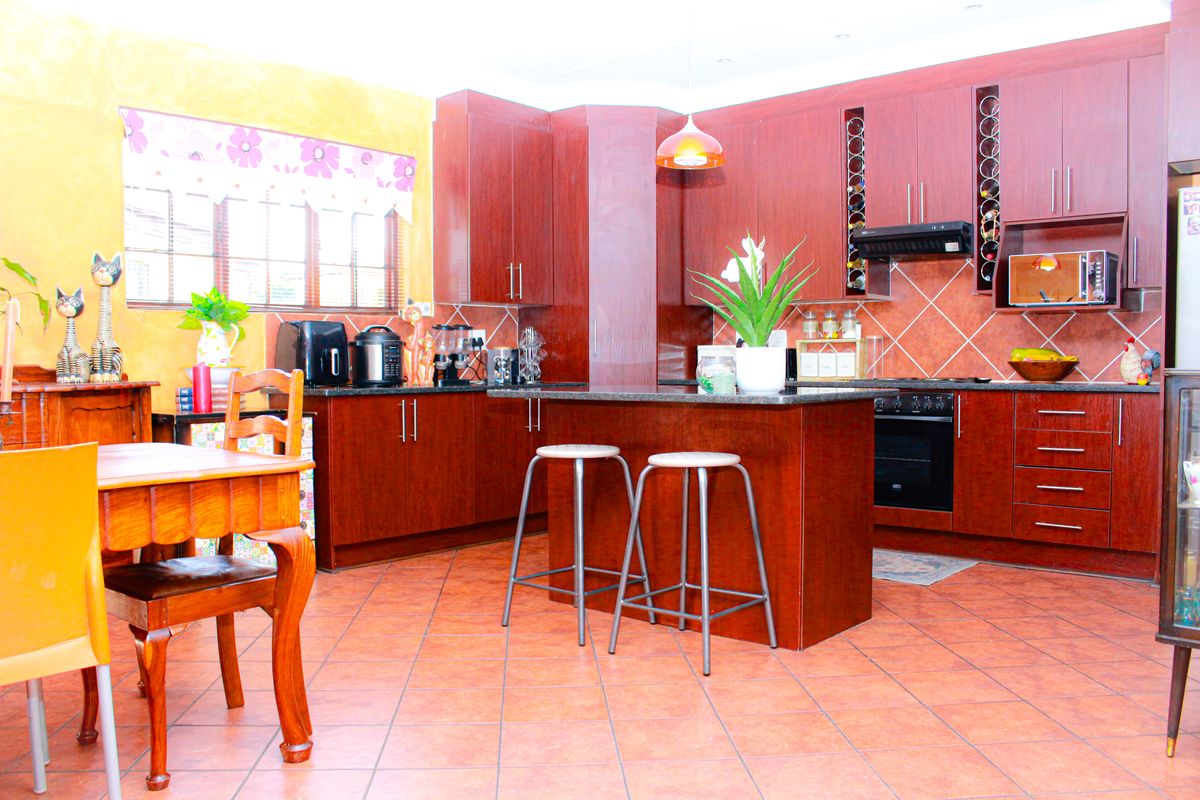 Fabulous Home in Complex - Photo 4