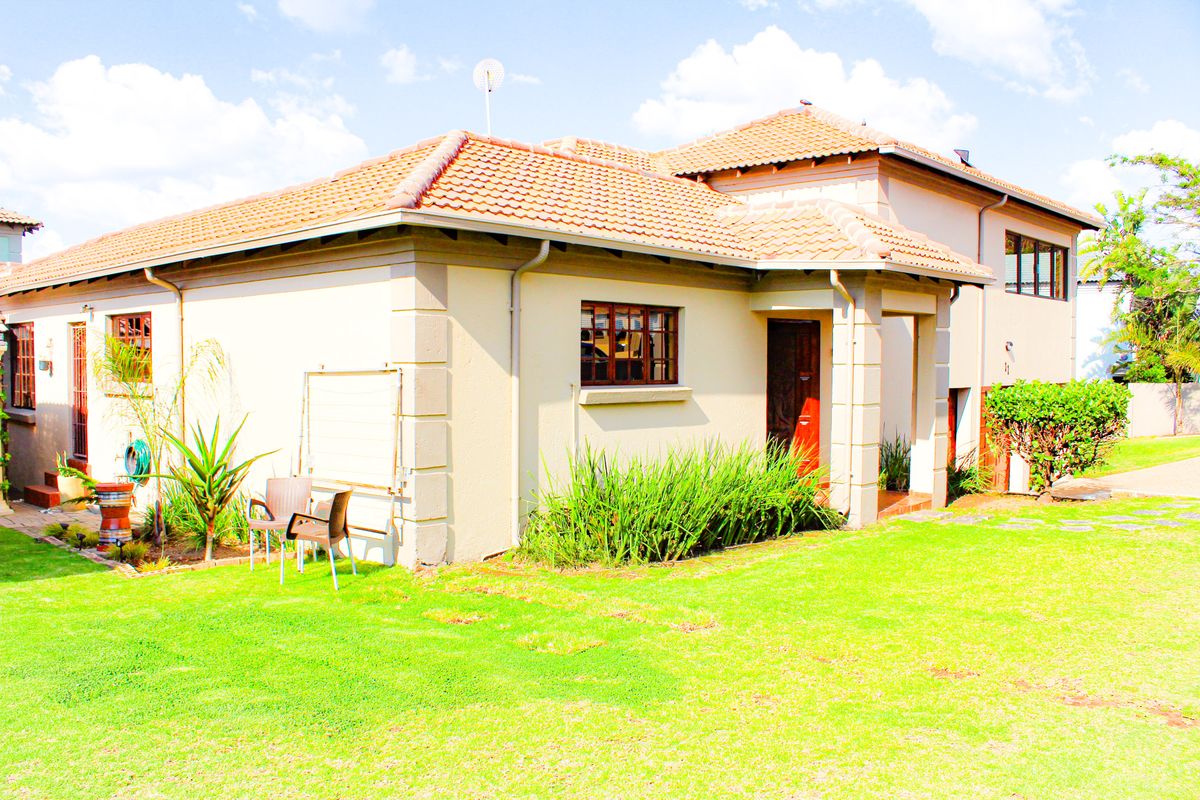 Fabulous Home in Complex - Photo 3