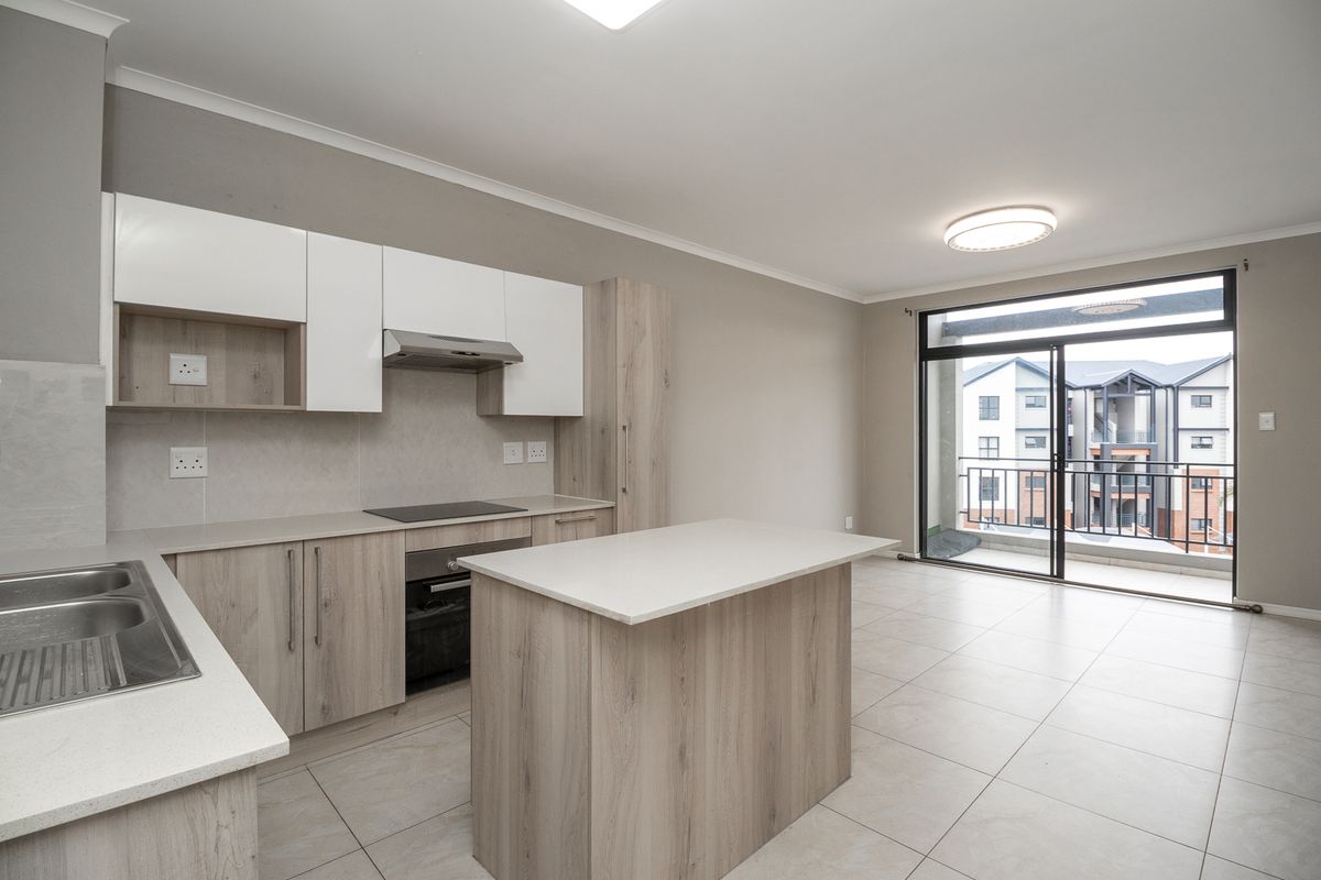 Stunning Lock-up-and-go in sought-after complex - Photo 4