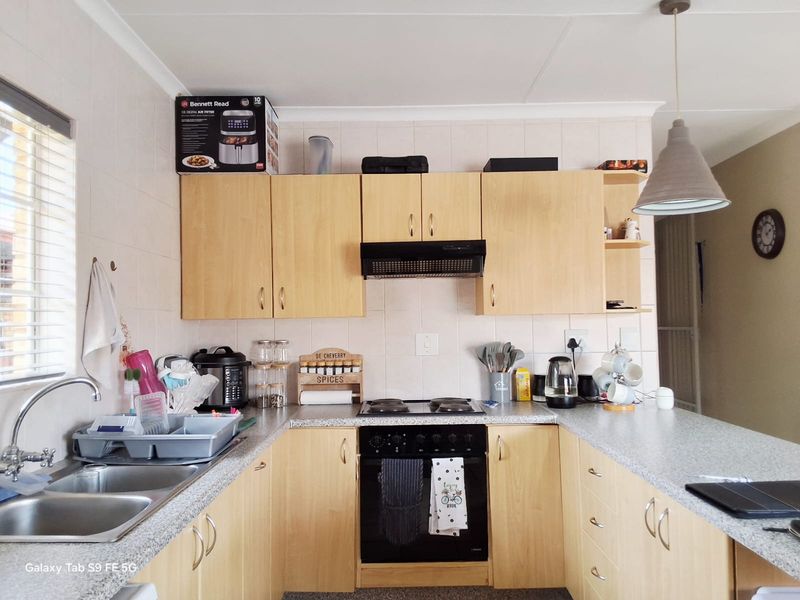 Modern & Secure 3-Bedroom Home in Sought-After Estate - Photo 5