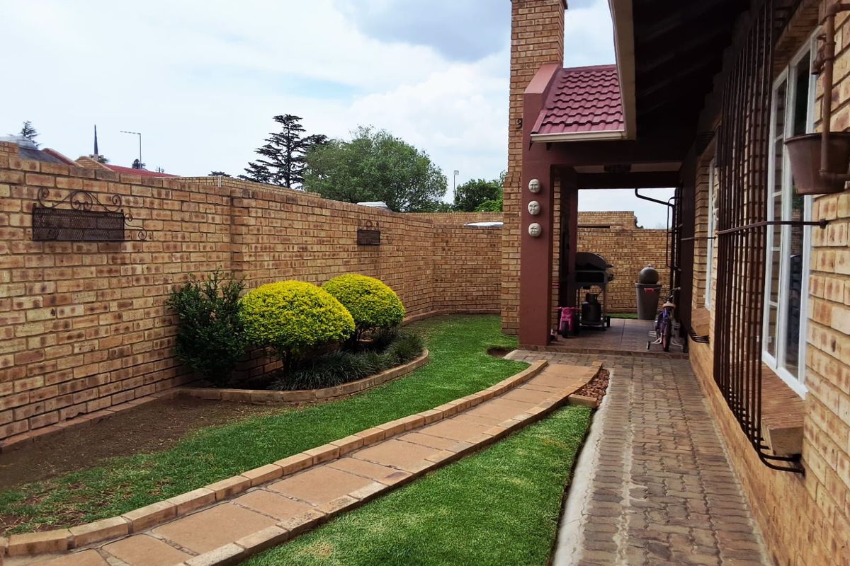 Modern & Secure 3-Bedroom Home in Sought-After Estate - Photo 2