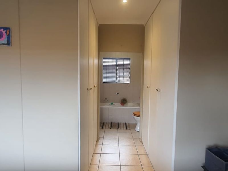 Modern & Secure 3-Bedroom Home in Sought-After Estate - Photo 10